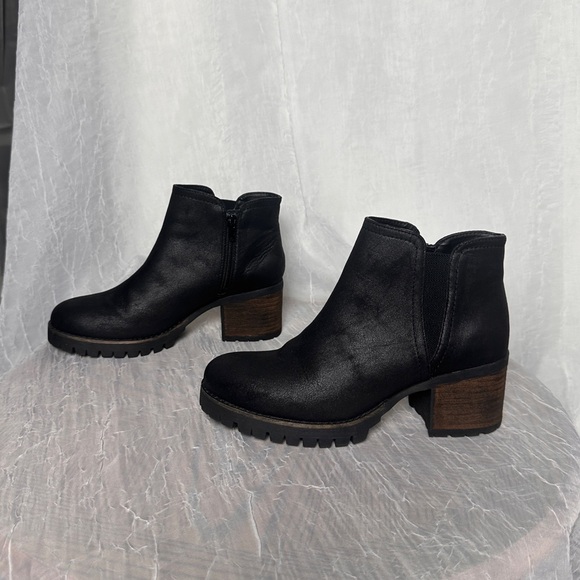 Carlos by Carlos Santana Black w/ Brown Chunky Block Heel Ankle Boots Gill - Picture 4 of 16